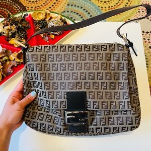 Authentic Fendi mamma zucca  baguette 🧸
